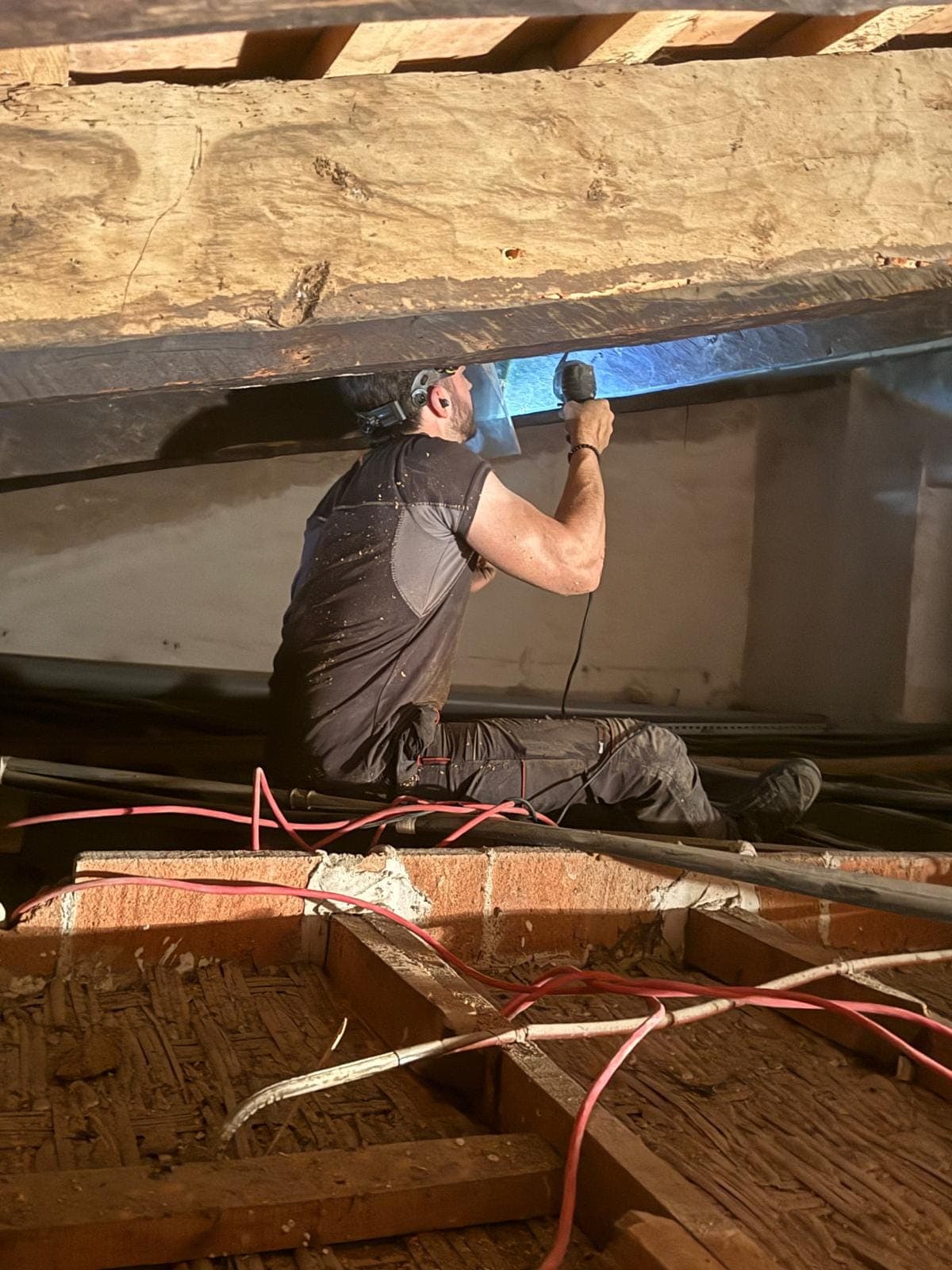 Inyección con válvula antirretorno en viga de madera